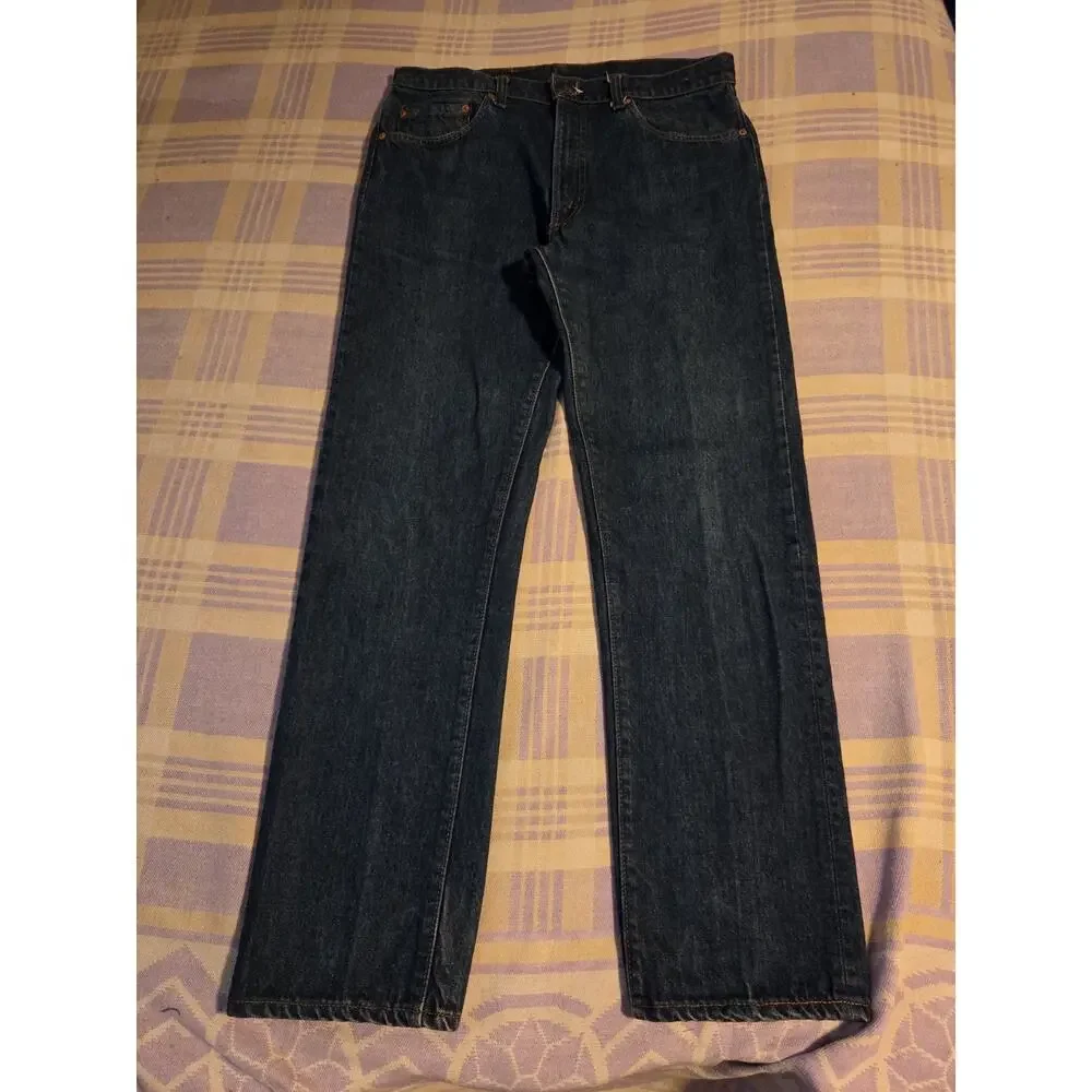 Levis refer measurements